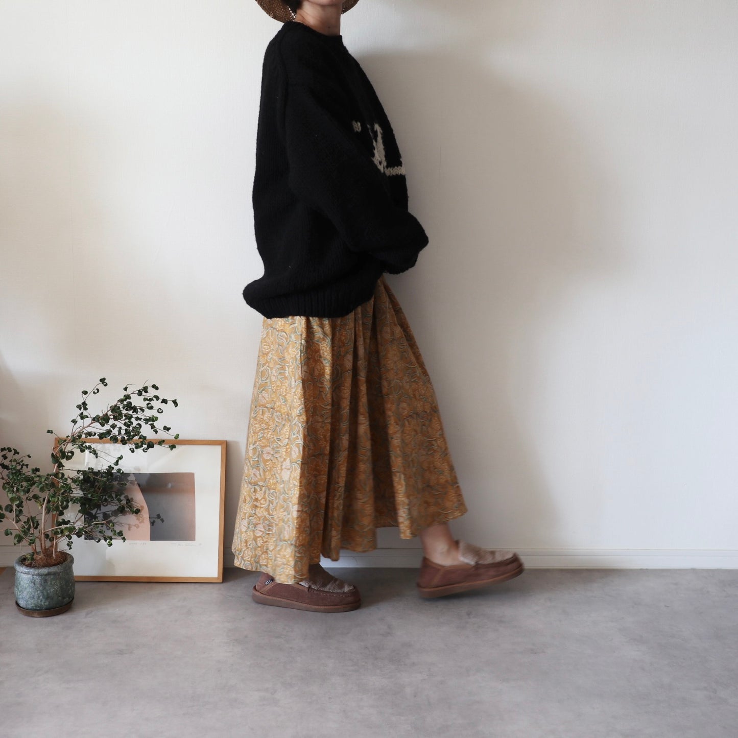 《即納》すっきりシルエットの裾ゆれフレアキャミワンピース【light brown】