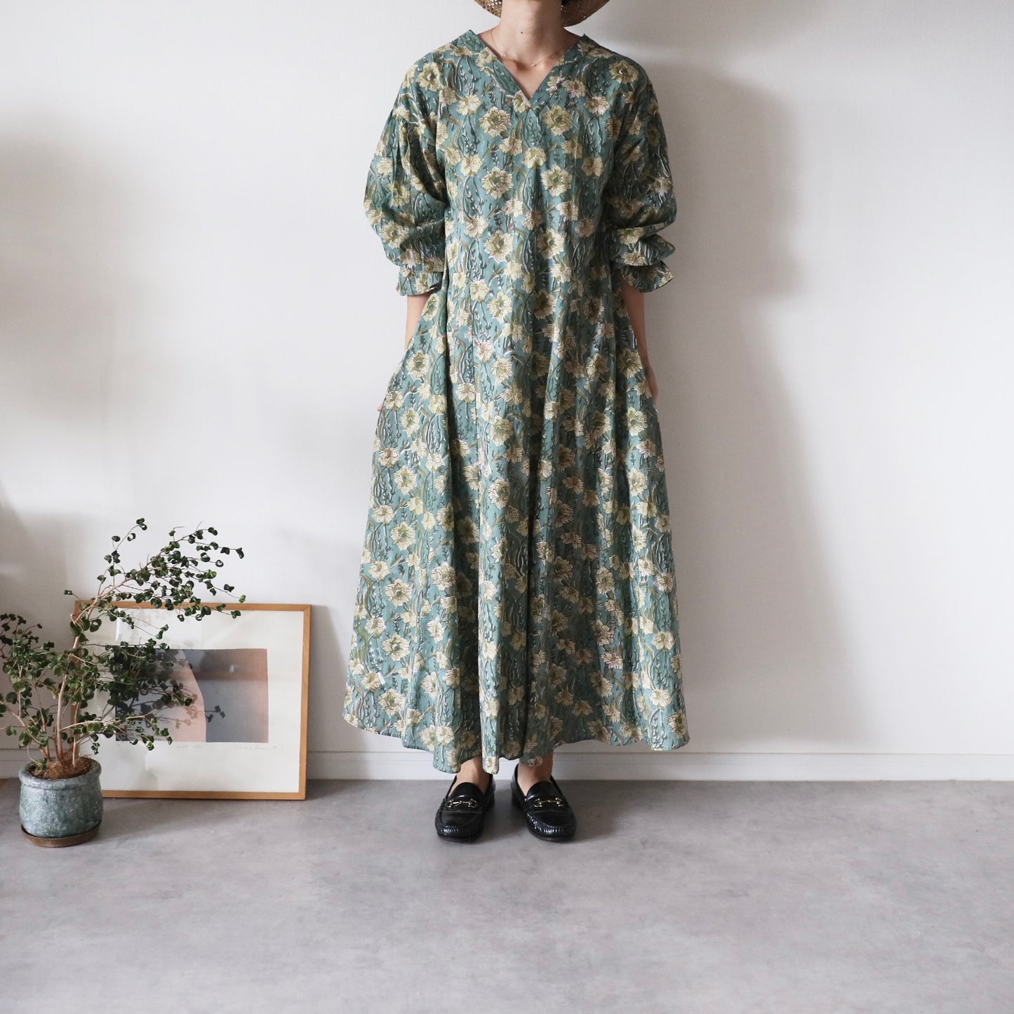 《受注》すっきりシルエットの裾揺れフレアワンピース【light green】