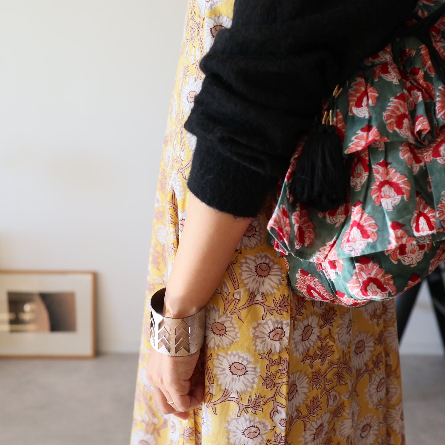 すっきりシルエットの裾ゆれフレアキャミワンピース【Yellow】