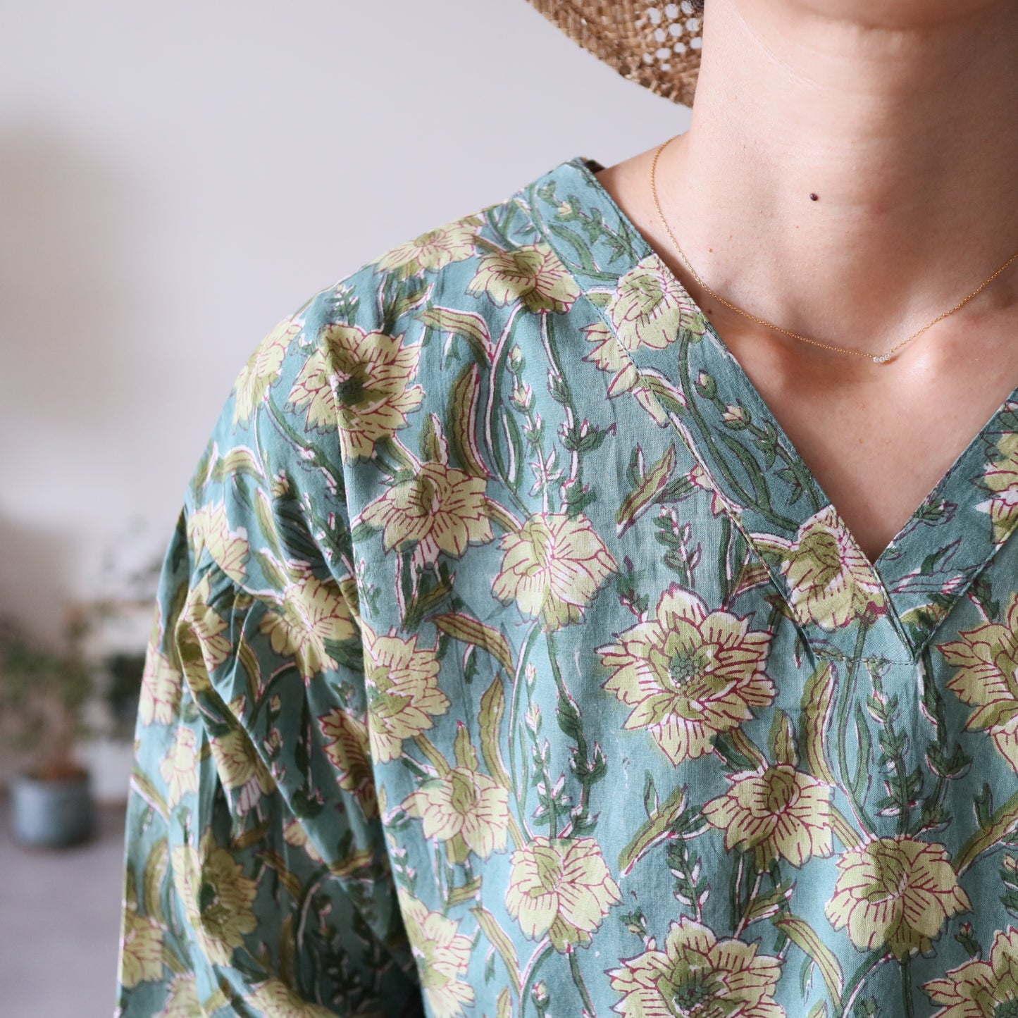 《受注》すっきりシルエットの裾揺れフレアワンピース【light green】