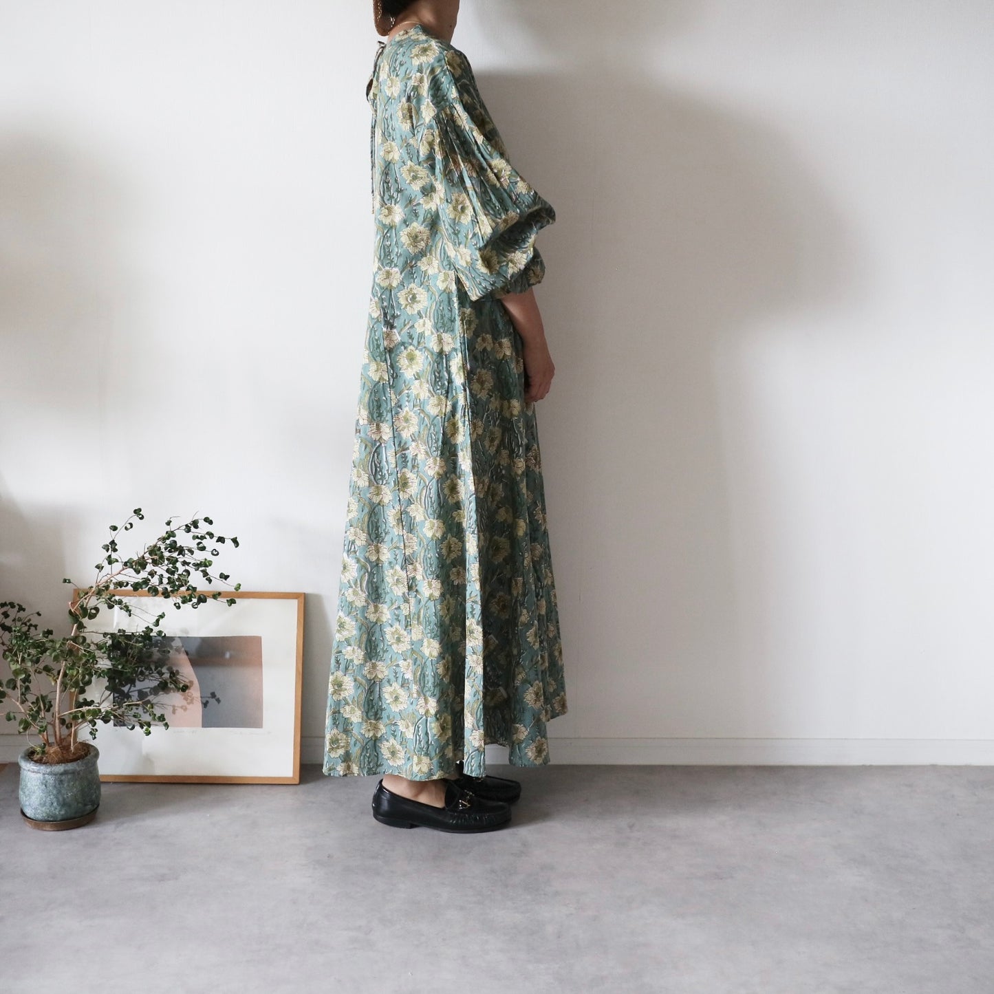 《受注》すっきりシルエットの裾揺れフレアワンピース【light green】