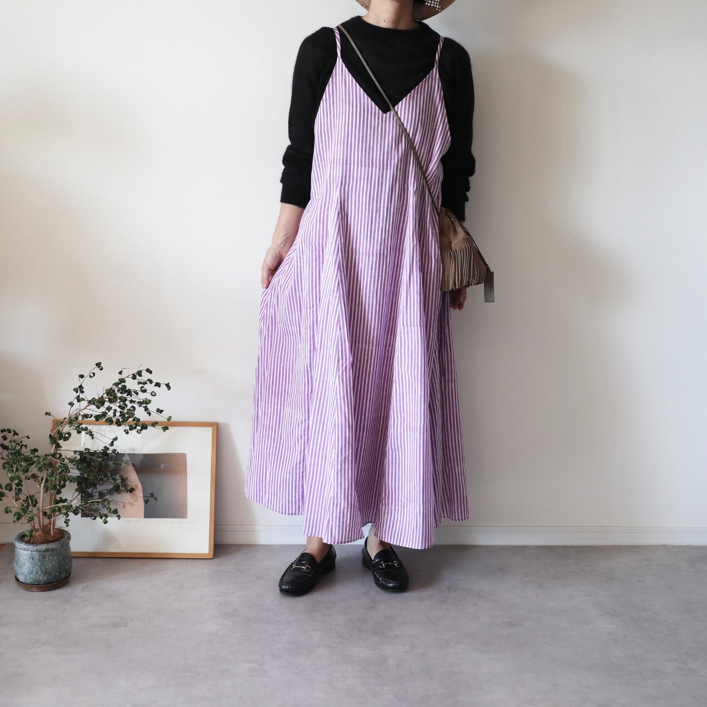 《即納》すっきりシルエットの裾ゆれフレアキャミワンピース【purple stripe】