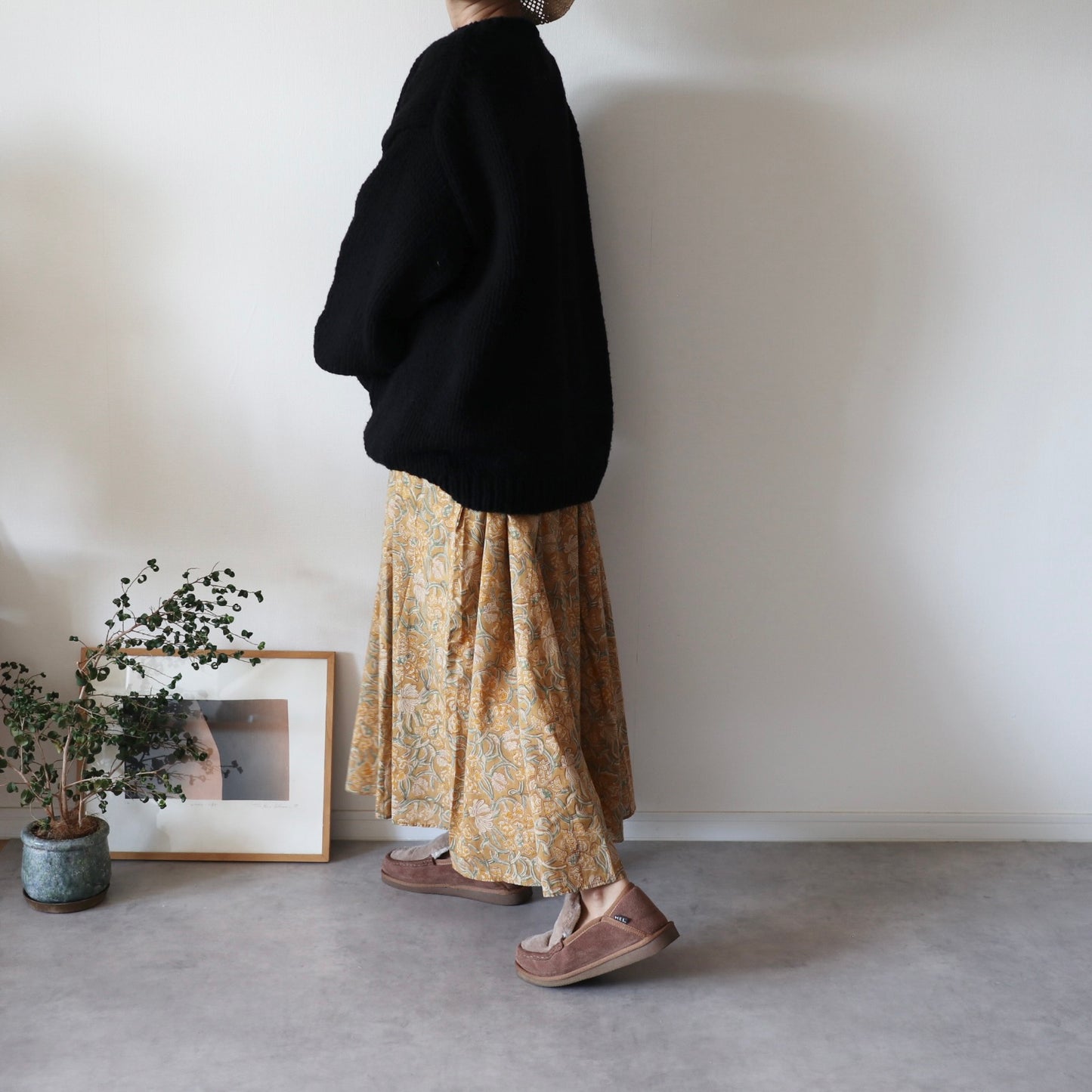 《即納》すっきりシルエットの裾ゆれフレアキャミワンピース【light brown】