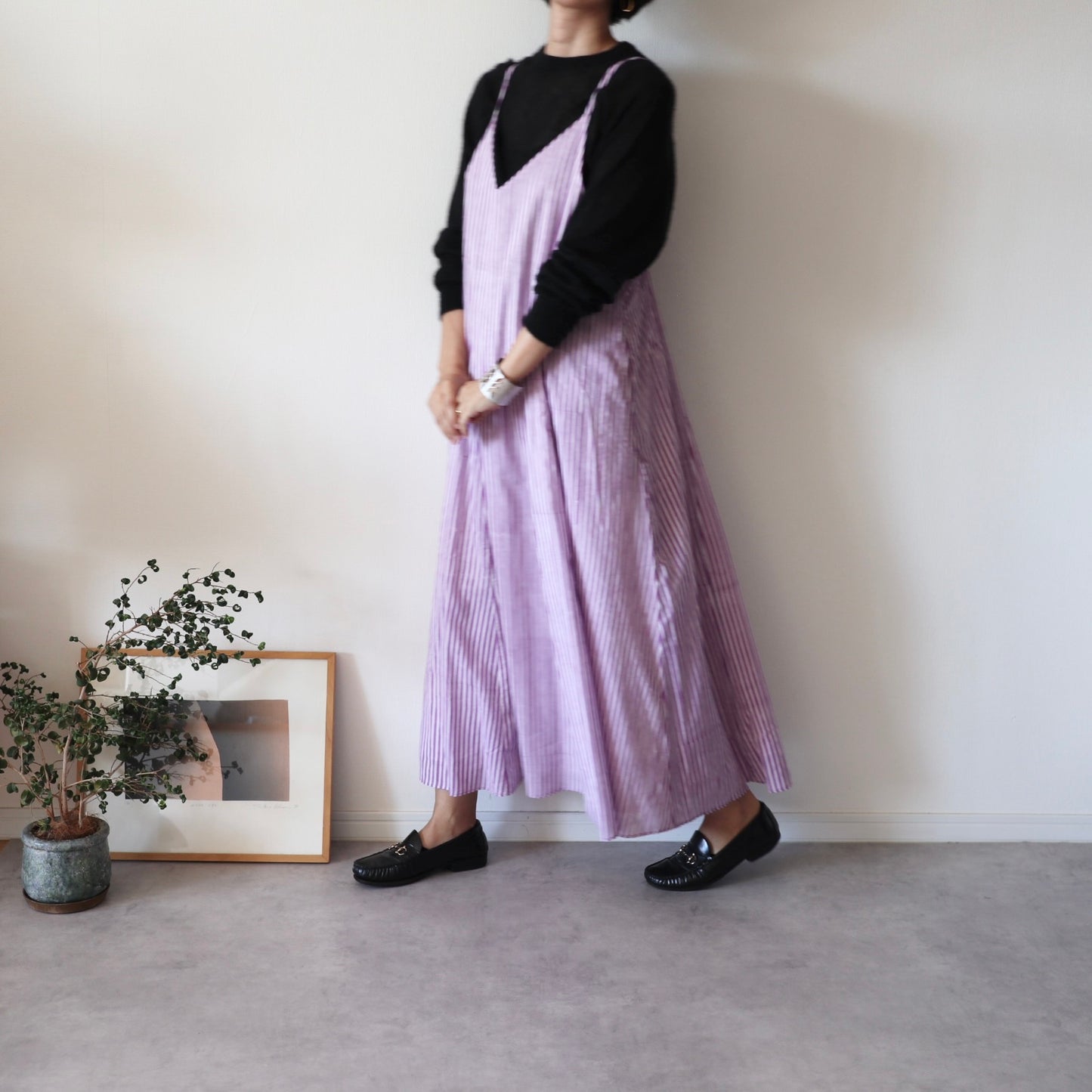 《即納》すっきりシルエットの裾ゆれフレアキャミワンピース【purple stripe】