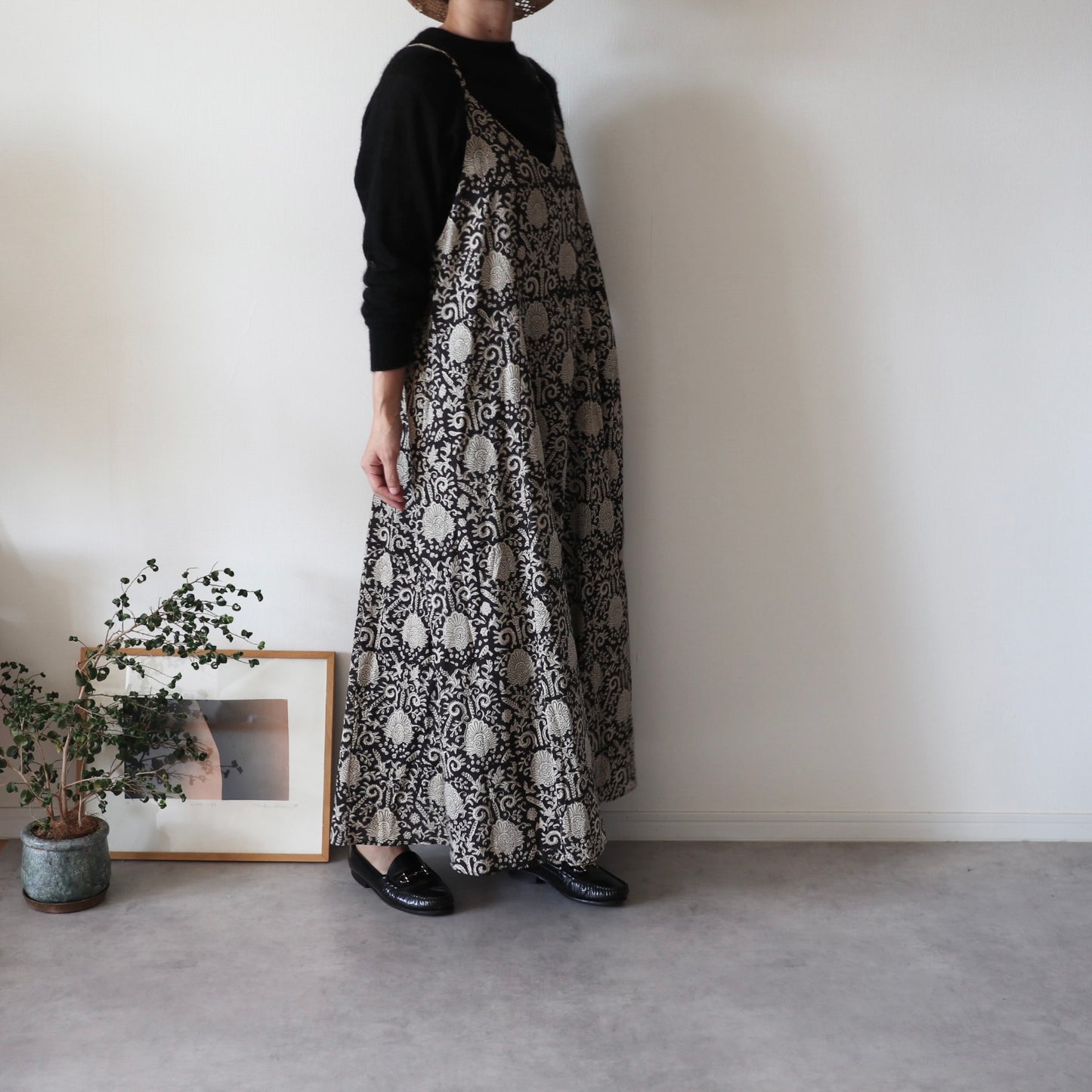 《即納》すっきりシルエットの裾ゆれフレアキャミワンピース【black】