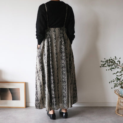 【即納・受注】すっきりシルエットの裾ゆれフレアキャミワンピース【black flower stripe】