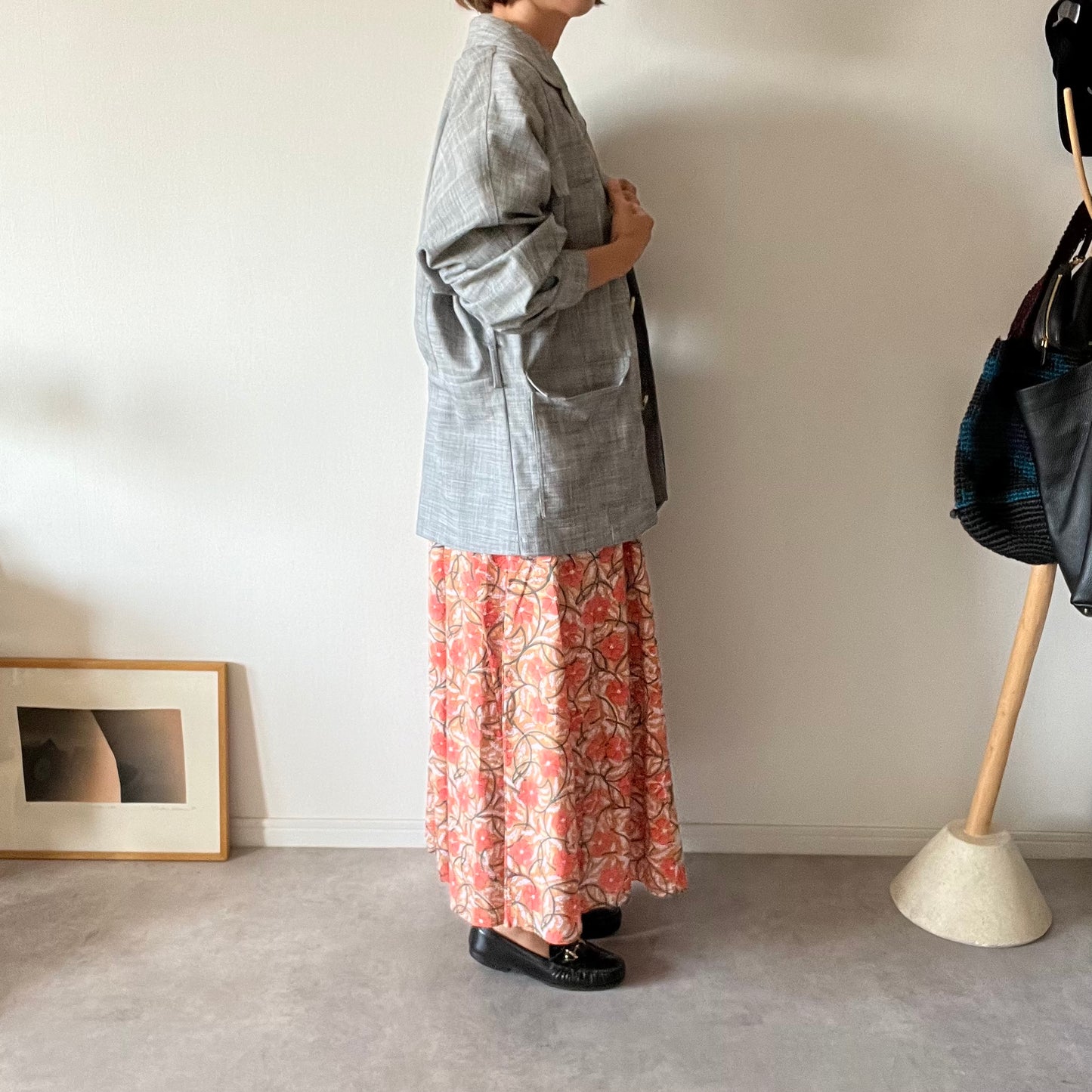 《受注》すっきりシルエットの裾揺れフレアワンピース【brown flower】