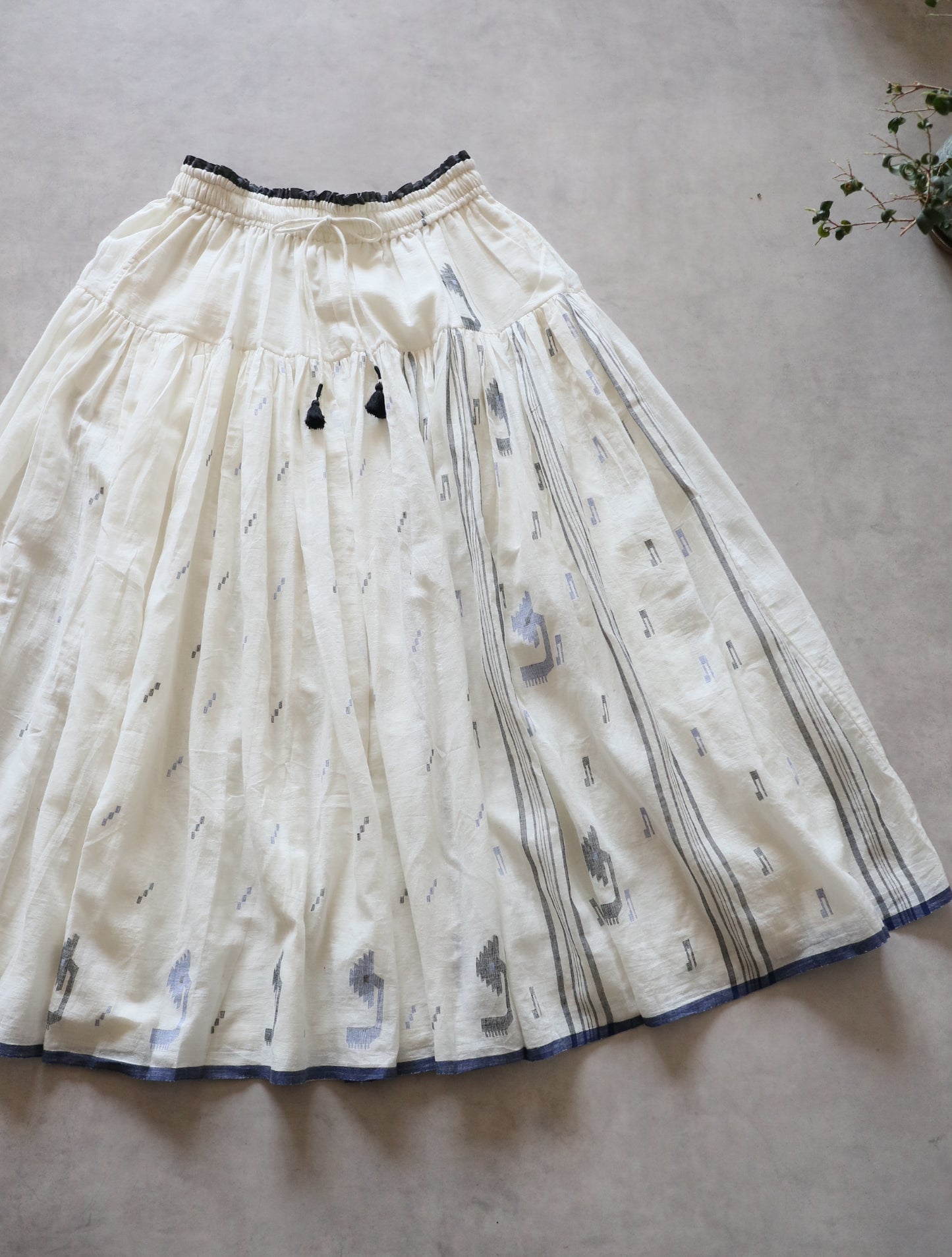 手織りジャムダニ綿の風纏うボリュームスカート【white】