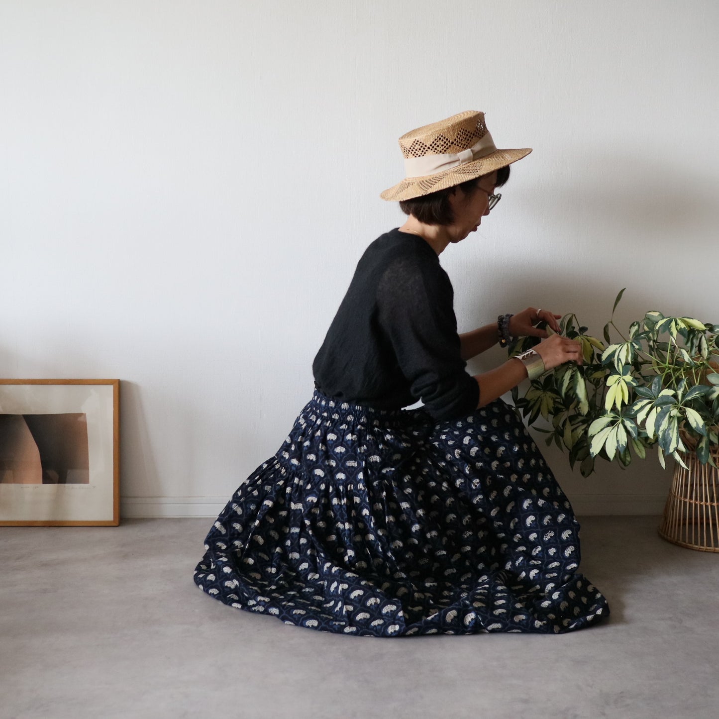 しなやかボリュームのティアードスカート -navy-