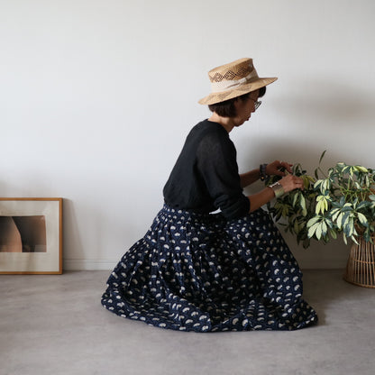 しなやかボリュームのティアードスカート -navy-