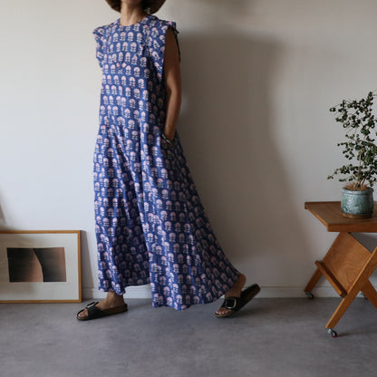 すっきりシルエットの裾ゆれフレアキャミワンピース【blue】ゴム無し