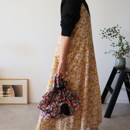 すっきりシルエットの裾ゆれフレアキャミワンピース【Yellow】