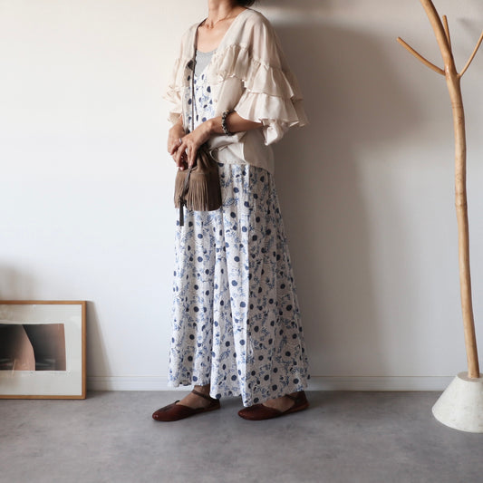 《即納》すっきりシルエットの裾ゆれフレアキャミワンピース【white】