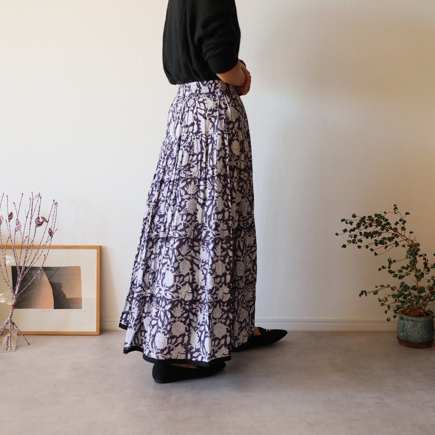 しなやかボリュームのティアードスカート -smoky navy-