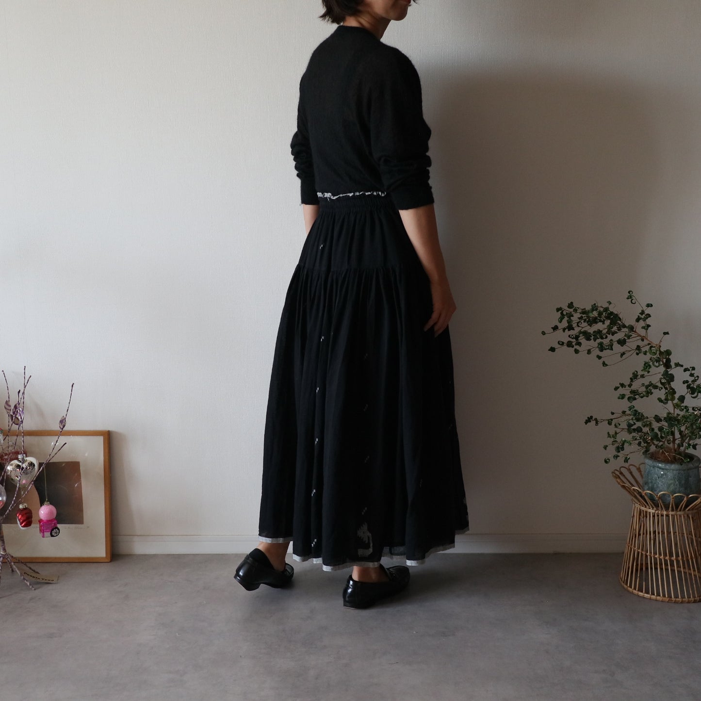 手織りジャムダニ綿の風纏うボリュームスカート【black】