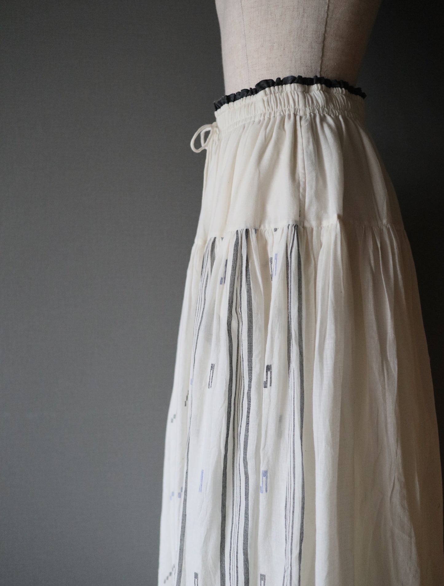 手織りジャムダニ綿の風纏うボリュームスカート【white】