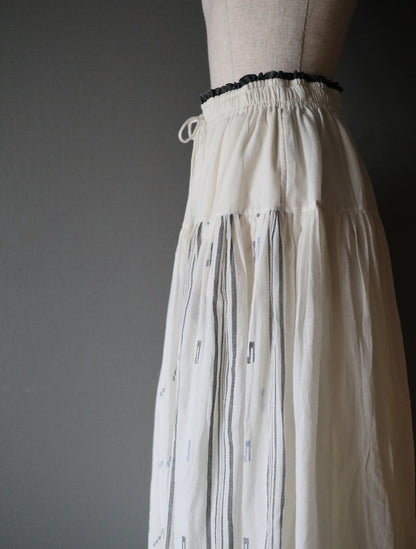 手織りジャムダニ綿の風纏うボリュームスカート【white】