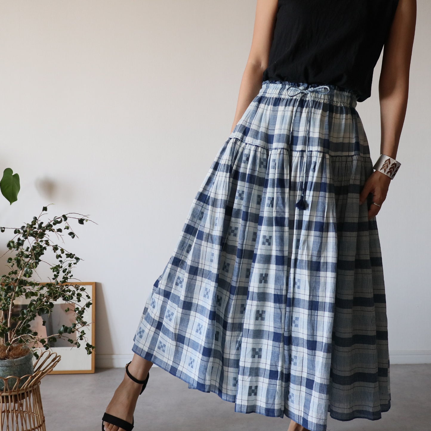 手織りジャムダニ綿の風纏うボリュームスカート【blue check】