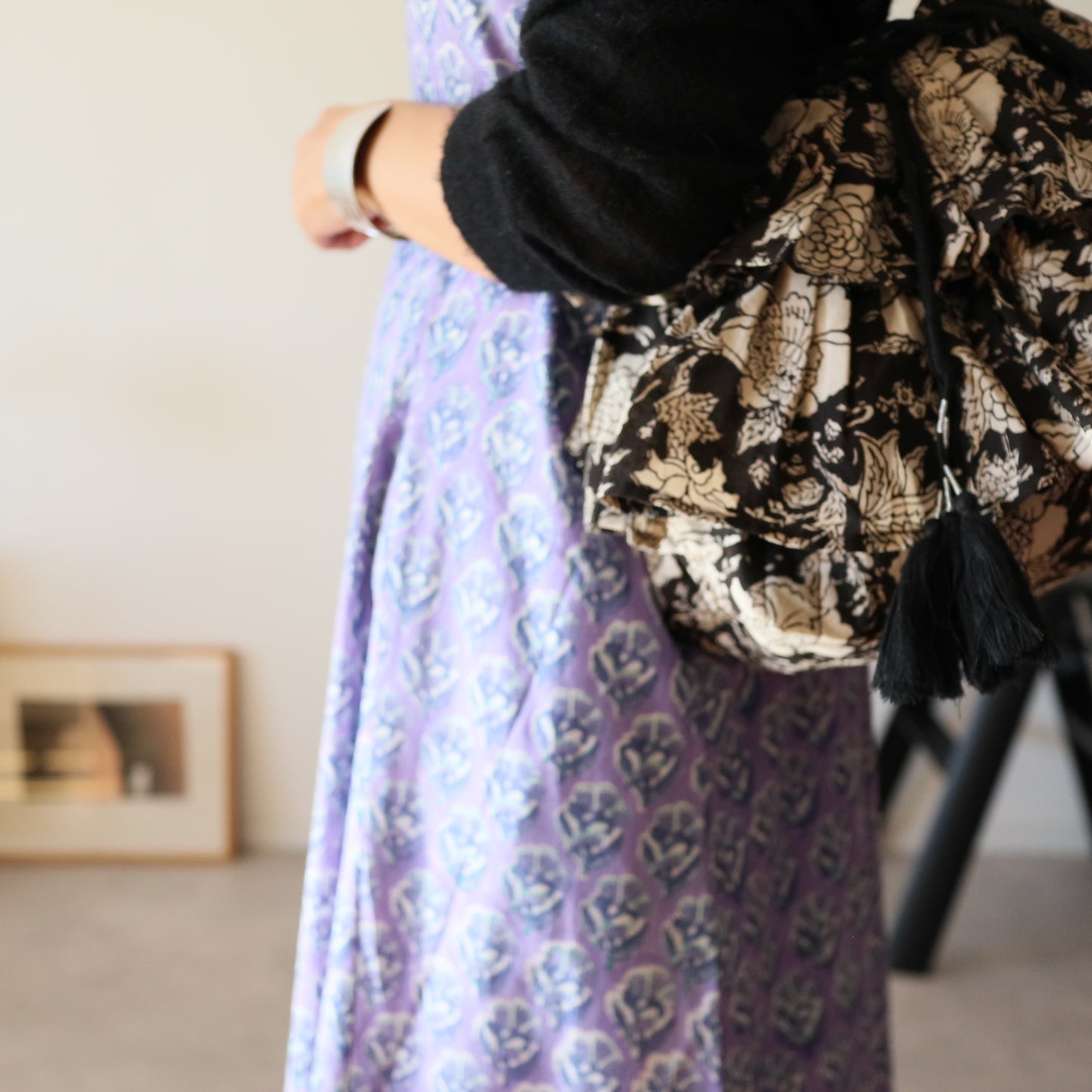 すっきりシルエットの裾ゆれフレアキャミワンピース【purple】