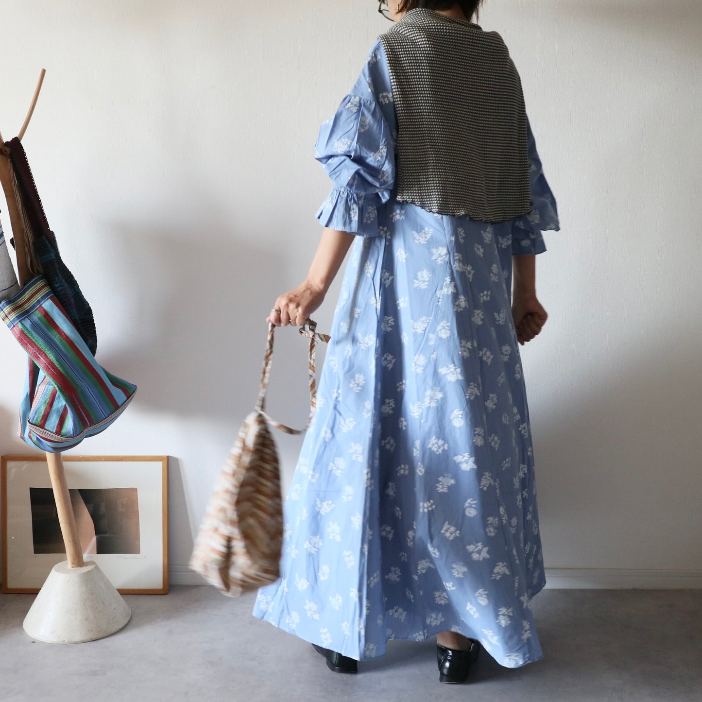 《basic size》すっきりシルエットの裾揺れフレアワンピース【blue】