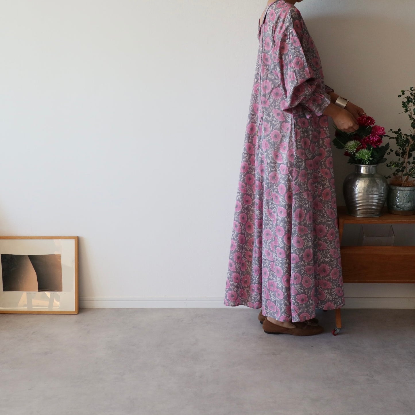 すっきりシルエットの裾揺れフレアワンピース【pink purple】