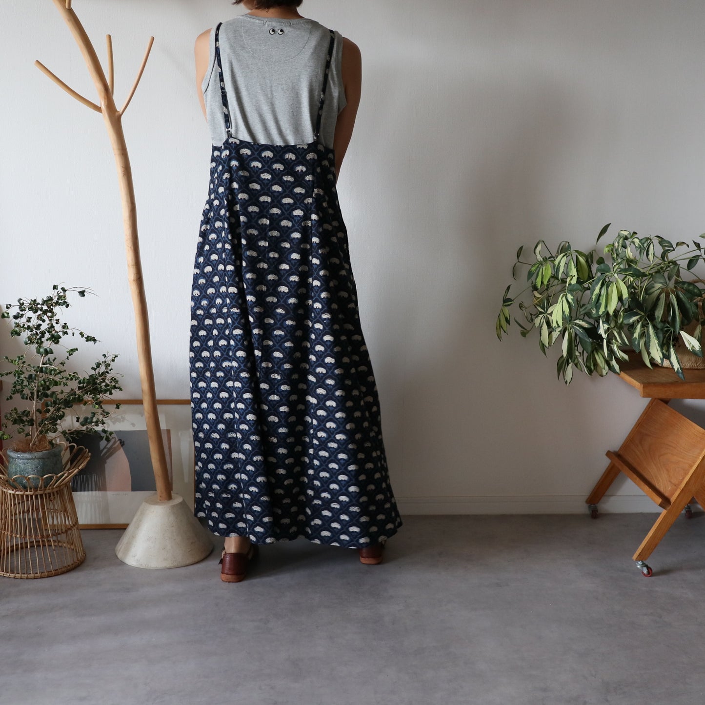 《即納》裾ゆれフレアキャミワンピース【deep navy】