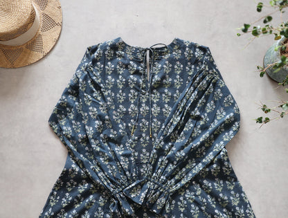 《即納》すっきりシルエットの裾揺れフレアワンピース【charcoal gray】