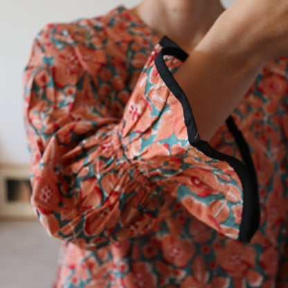 すっきりシルエットの裾揺れフレアワンピース【orange】