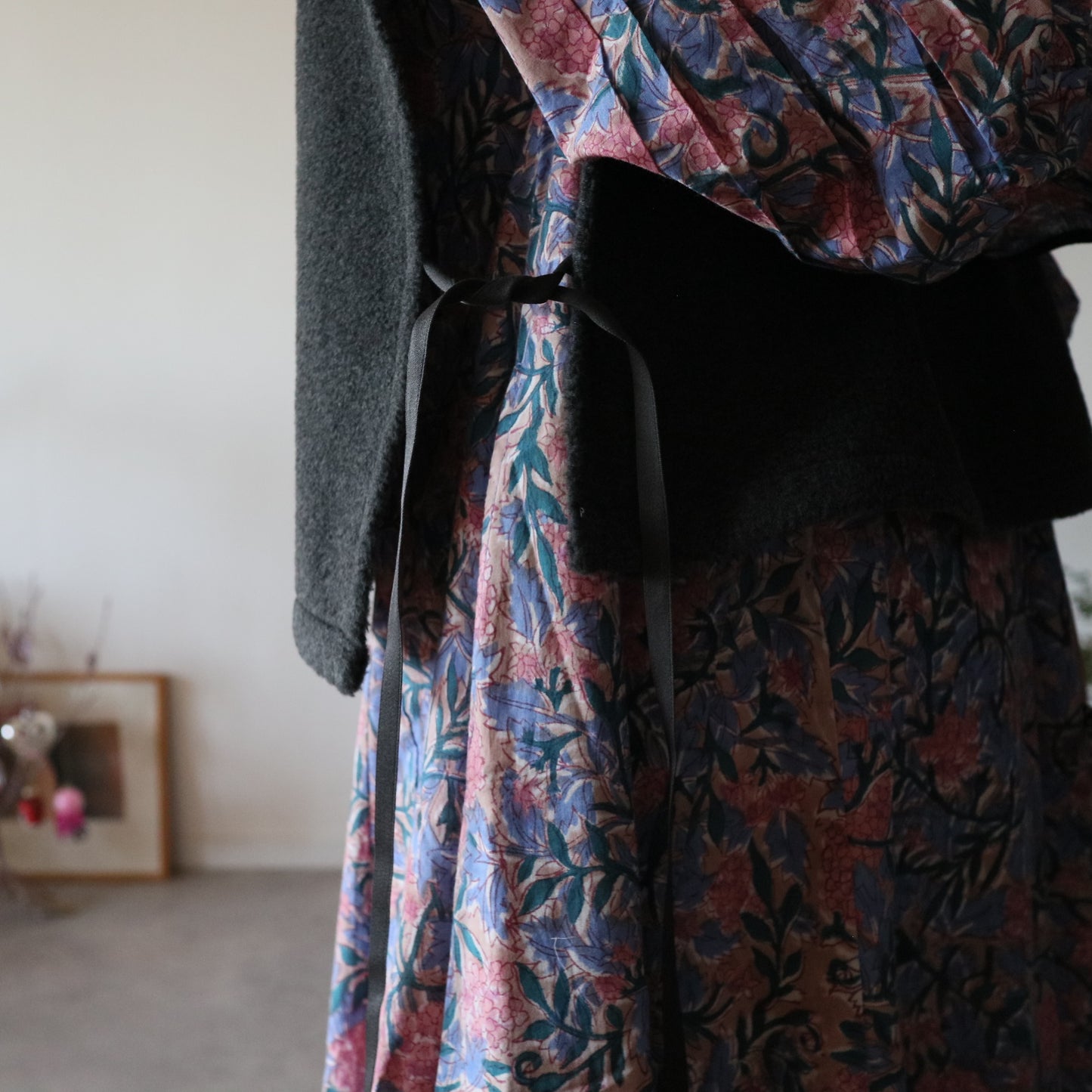 ふんわりあたたか side ribbon vest【charcoal】