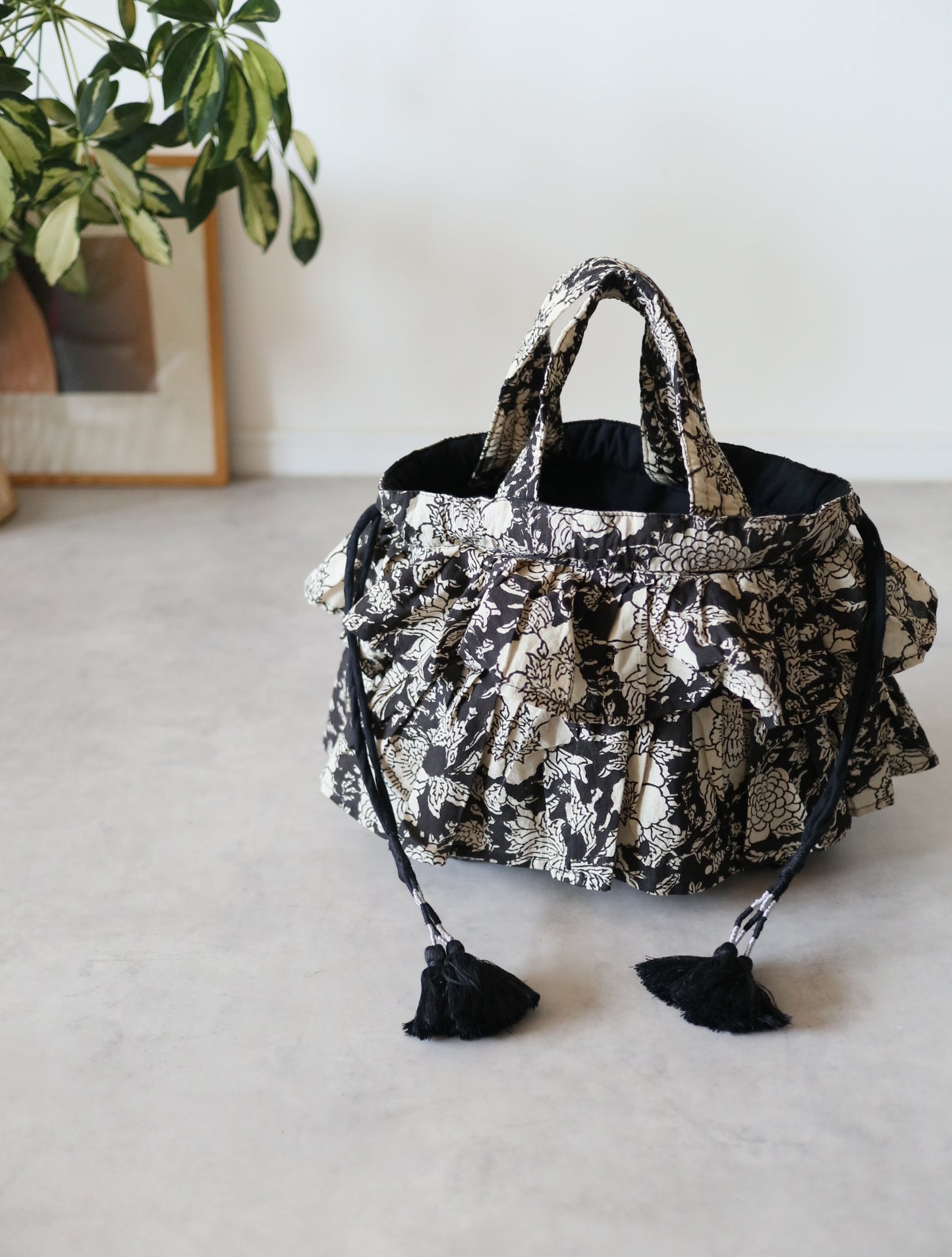 《即納》軽やかフリルの2wayキルトbag【black】