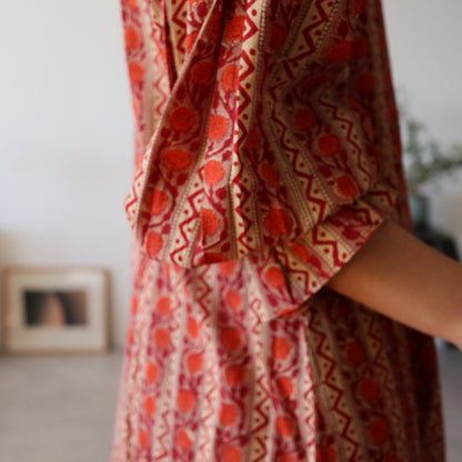 すっきりシルエットの裾揺れフレアワンピース 【red】