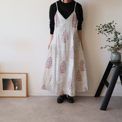 すっきりシルエットの裾ゆれフレアキャミワンピース【ice green】