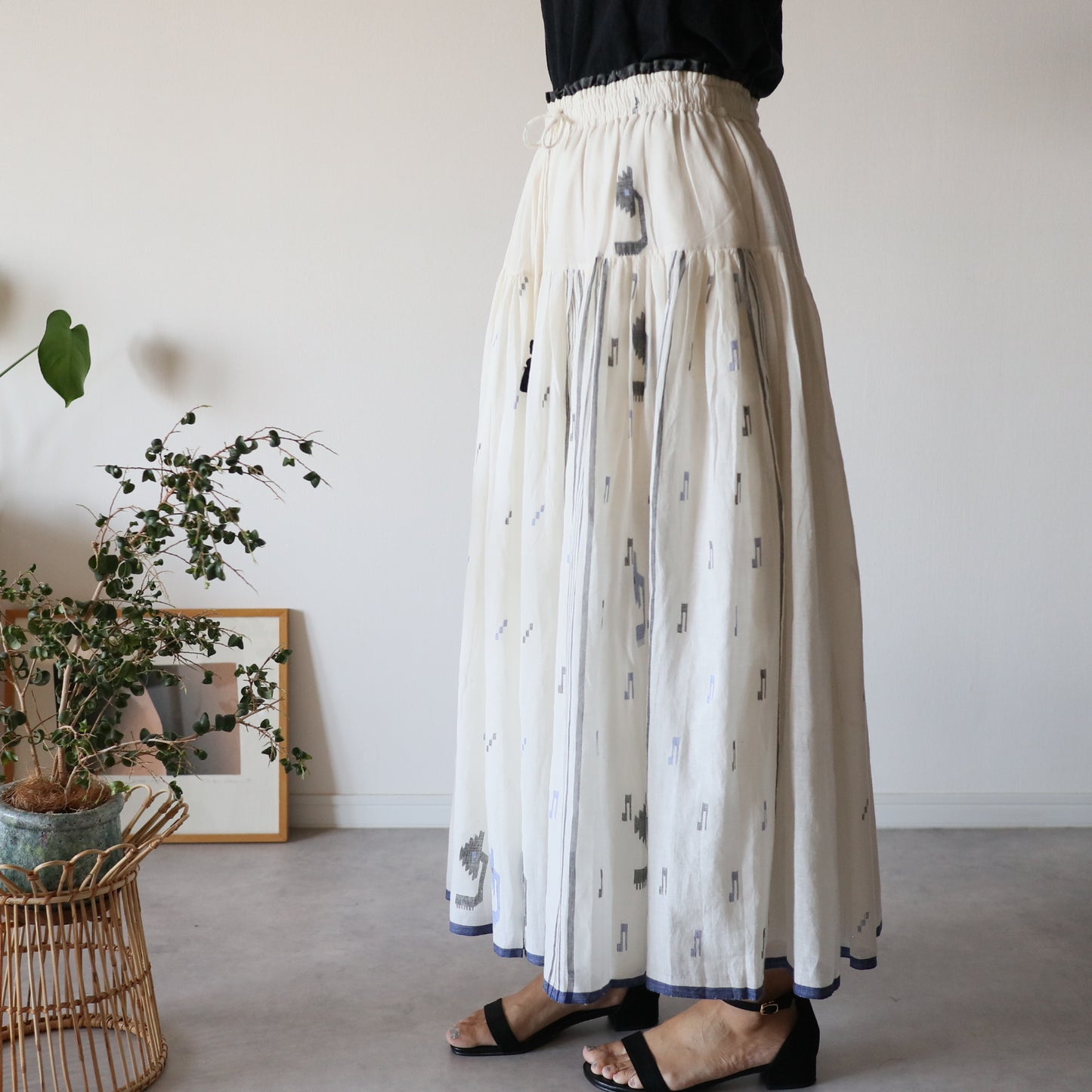 手織りジャムダニ綿の風纏うボリュームスカート【white】