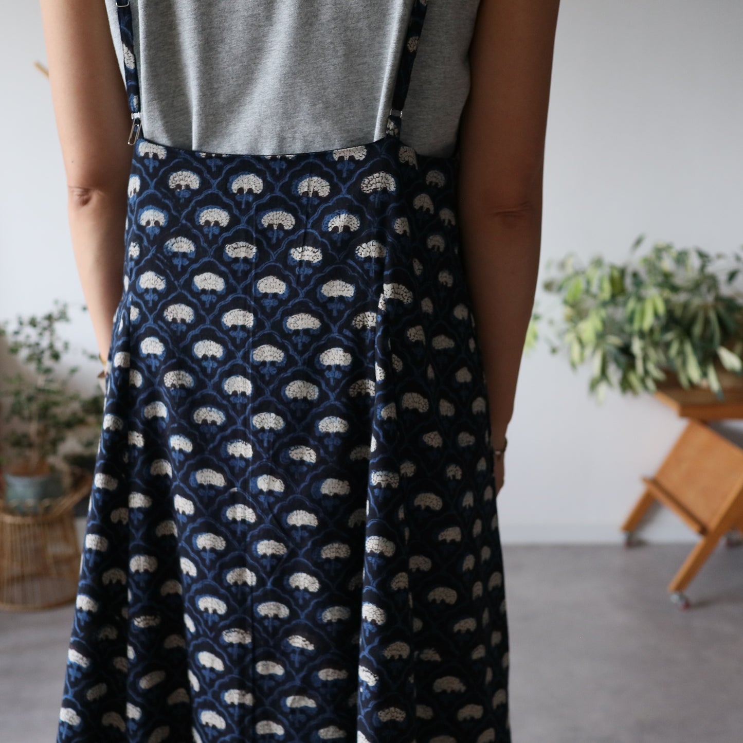 《即納》裾ゆれフレアキャミワンピース【deep navy】