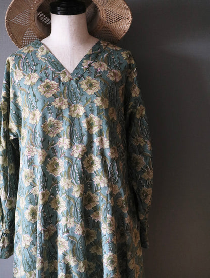 《受注》すっきりシルエットの裾揺れフレアワンピース【light green】