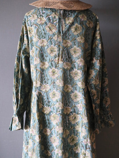 《受注》すっきりシルエットの裾揺れフレアワンピース【light green】