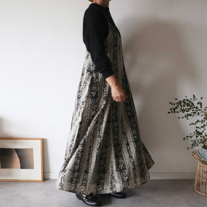 【即納・受注】すっきりシルエットの裾ゆれフレアキャミワンピース【black flower stripe】