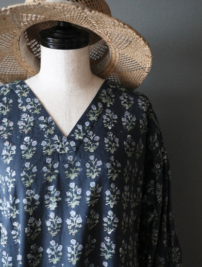 《即納》すっきりシルエットの裾揺れフレアワンピース【charcoal gray】