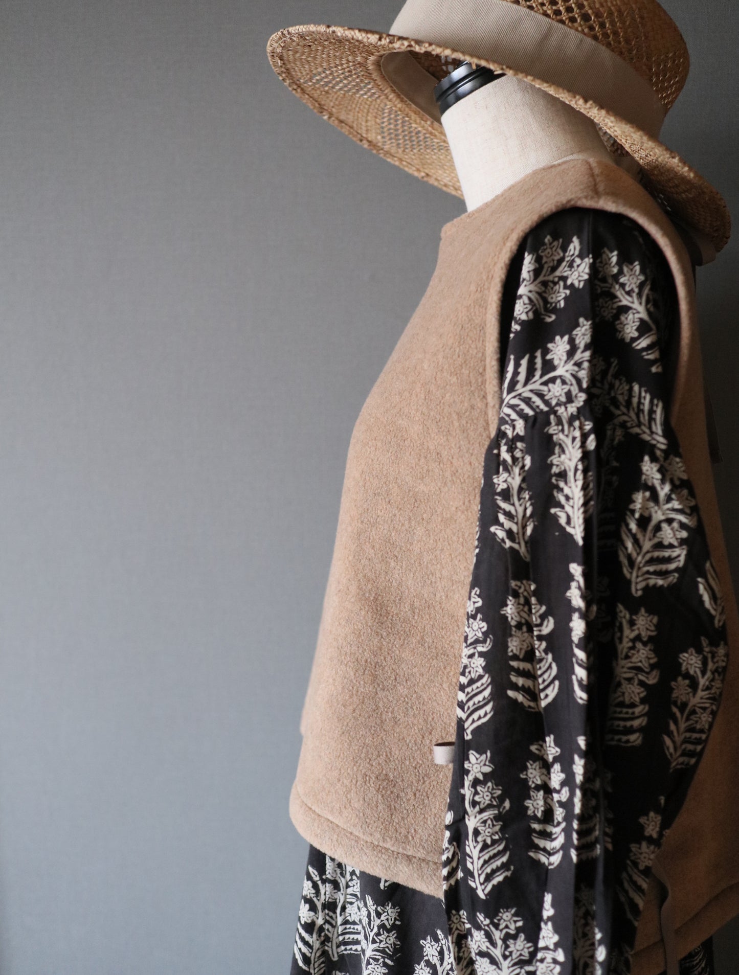 ふんわりあたたか side ribbon vest【camel】