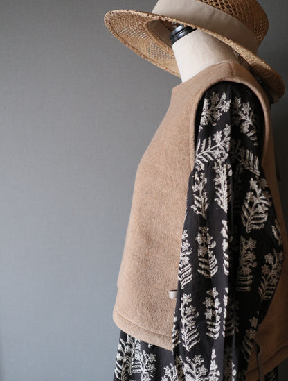 ふんわりあたたか side ribbon vest【camel】