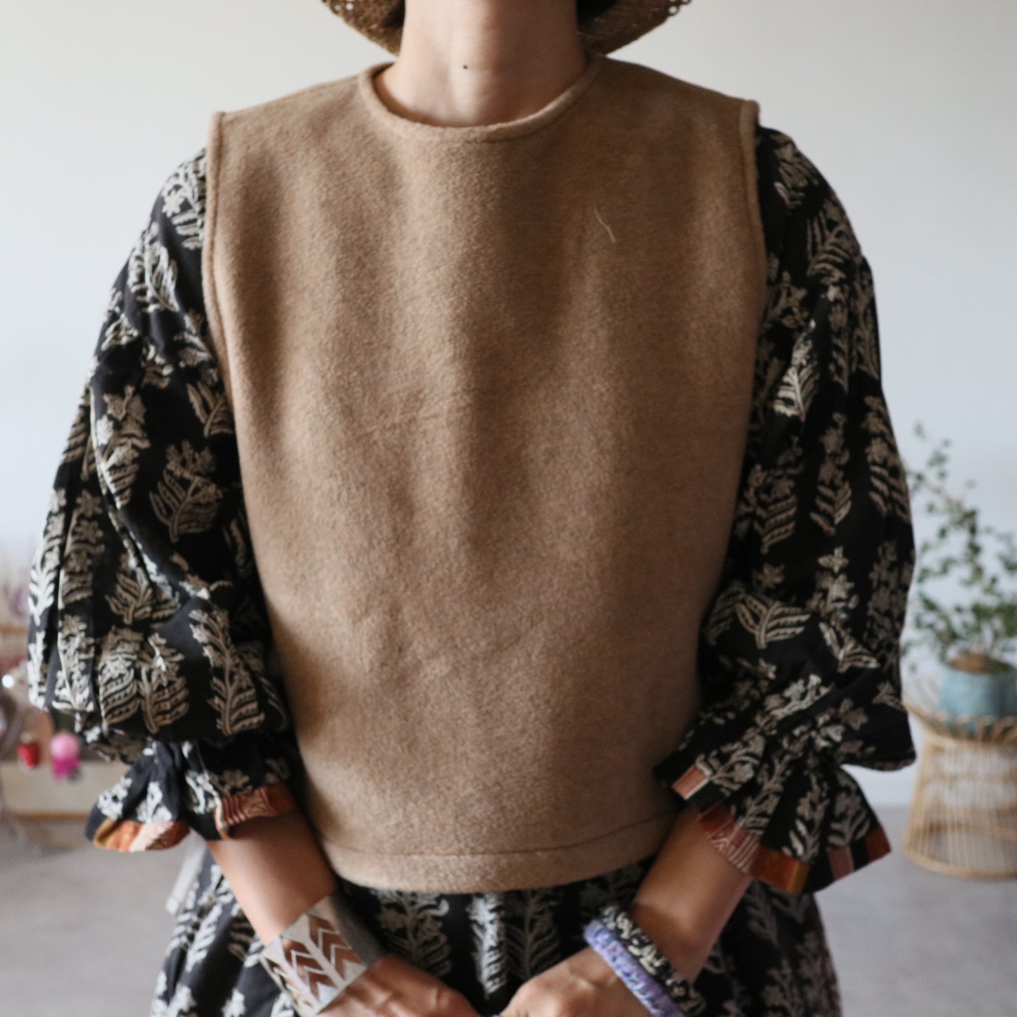 ふんわりあたたか side ribbon vest【camel】