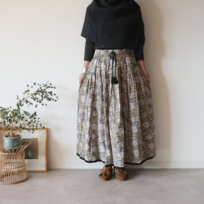 しなやかボリュームのティアードスカート -brown × navy-