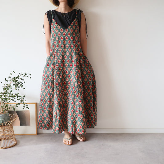 【即納】すっきりシルエットの裾ゆれフレアキャミワンピース【forest green】