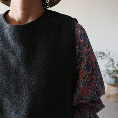 ふんわりあたたか side ribbon vest【charcoal】