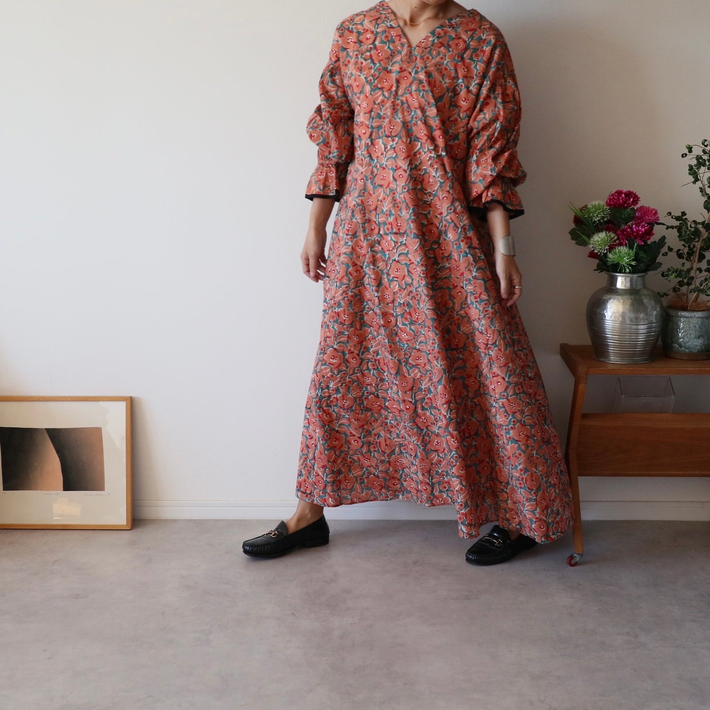 すっきりシルエットの裾揺れフレアワンピース【orange】