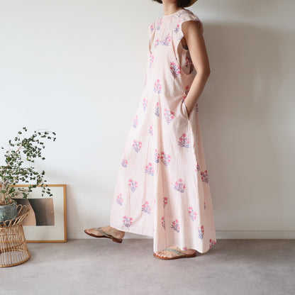すっきりシルエットの裾ゆれフレアキャミワンピース【peach blossom】