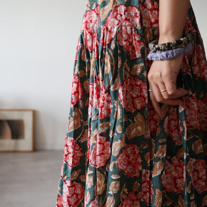 しなやかボリュームのティアードスカート -green-