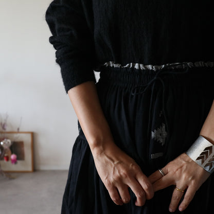 手織りジャムダニ綿の風纏うボリュームスカート【black】