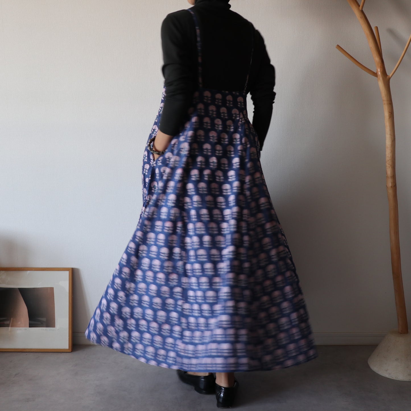 すっきりシルエットの裾ゆれフレアキャミワンピース【blue】ゴム無し