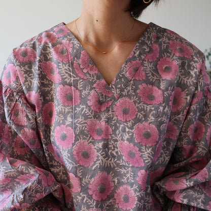 すっきりシルエットの裾揺れフレアワンピース【pink purple】